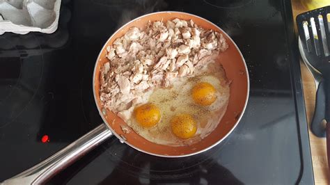 High protein after workout meal. Tuna, canned chicken and 3 eggs. So ...