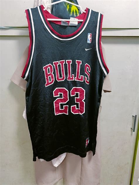 vintage chicago bulls jordan, Men's Fashion, Activewear on Carousell