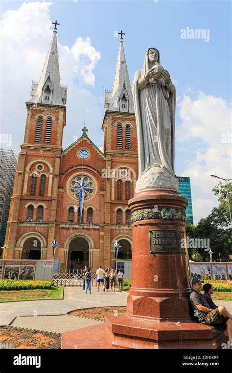 Cattedrale Di Saigon Notre Dame Banque De Photographies Et Dimages