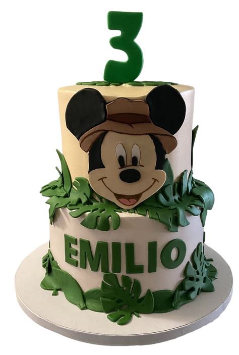 Mickey safari cake 🌿 | Safari birthday cakes, Mickey mouse first ...