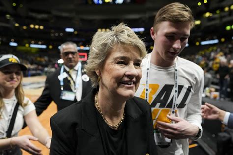 How Lisa Bluders Loyalty And Longevity Have Made Hawkeyes Into A