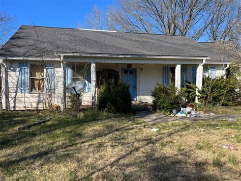 Br Ba Fixer Upper Home With Outbuildings Estate Auction April