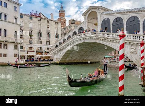 Venedig Italien Gondelfahrt Rialto Fotos Und Bildmaterial In Hoher