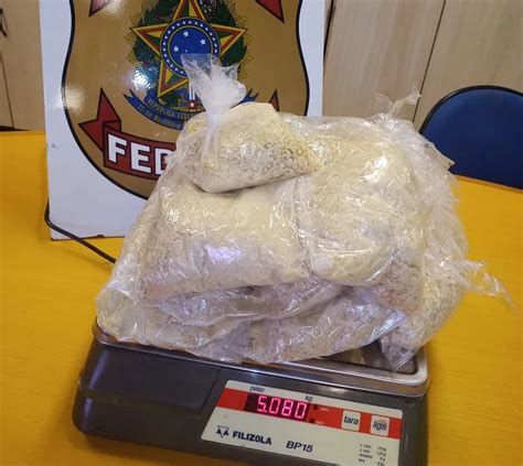 Mulher é presa mais de 5 kg de pasta base de cocaína no aeroporto