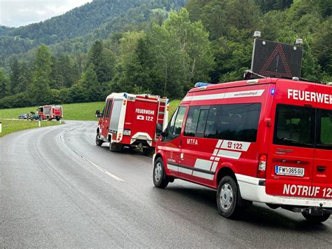 T Fahrzeugbergung Nach Verkehrsunfall Im St Bingtal