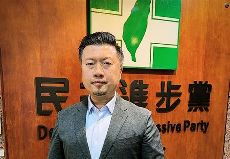 藍黨工許哲賓擁千組帳號遭疑網軍頭 綠轟「亂台集團」藍反批詐騙黨 鏡週刊 Mirror Media