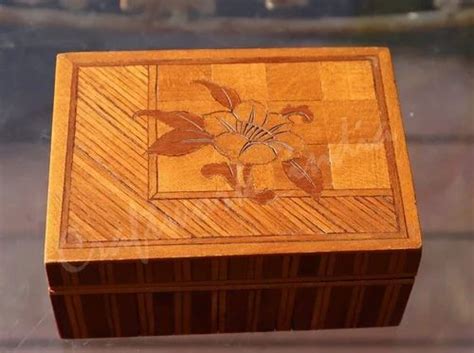 Polished Beautifully Handcrafted Wooden Box With Flower Design For