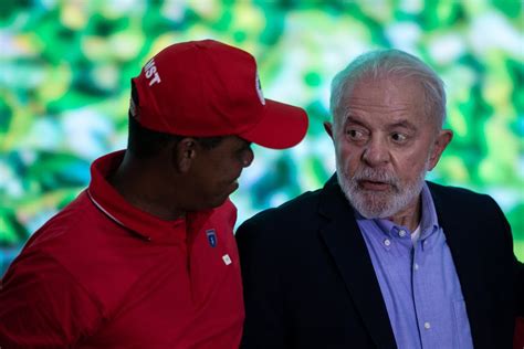 Lula se reúne Paulo Teixeira no Alvorada após MST subir tom de