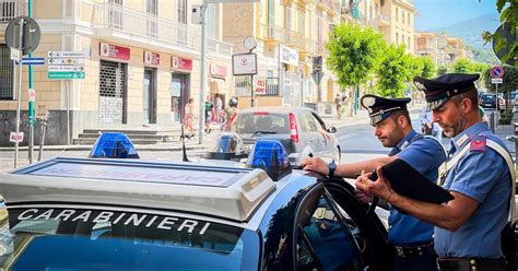 Napoli Uomo Ucciso Con Colpi D Arma Da Fuoco Nel Quartiere Soccavo