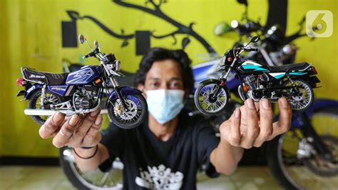 Foto Menyulap Barang Bekas Jadi Miniatur Motor Foto Liputan