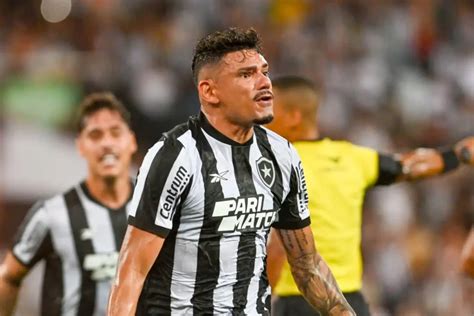 Botafogo Vira Contra Red Bull Bragantino e Assume Terceira Colocação no