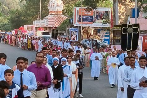 Odisha de nombreux hindous se joignent aux processions pour la fête