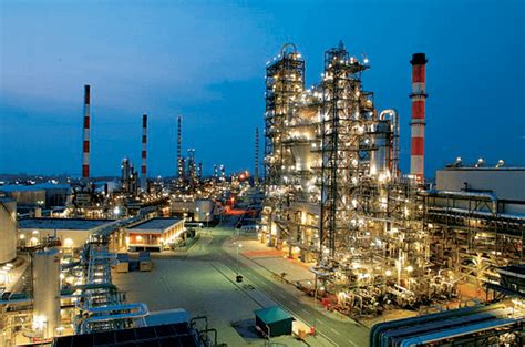 Shell to sell 51% stake in refinery