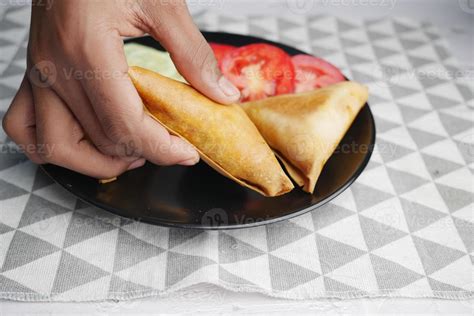 Samosa, an Indian popular street food, Close up 18885604 Stock Photo at ...