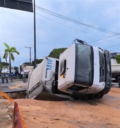 Adutora Rompe Em Avenida E Deixa Manaus Sem Gua