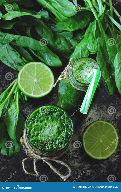 Keto Drinks Spinach Smoothie Met Lime Detox Vloeibaarheden Met Spinazie