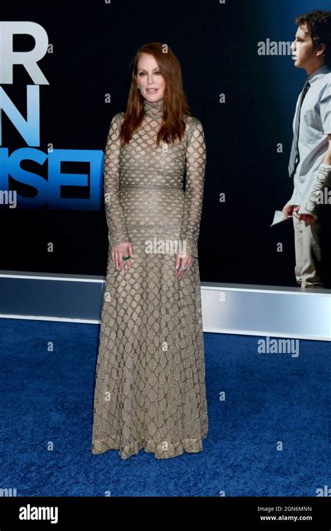 Los Angeles Sep 22 Julianne Moore At The Dear Evan Hansen Premiere