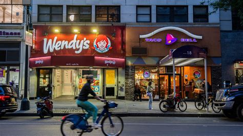 Wendys Plans To Introduce Dynamic Pricing The New York Times