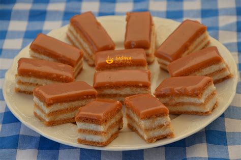 Sa Ina Kuhinja Osvje Avaju I Kola S Keksima Pudingom I Vo Em Bez