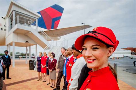 Delta Now Hiring More Than 1000 Flight Attendants