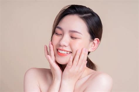 4 Tips Cara Membuat Wajah Jadi Glowing Dengan Obat Alami