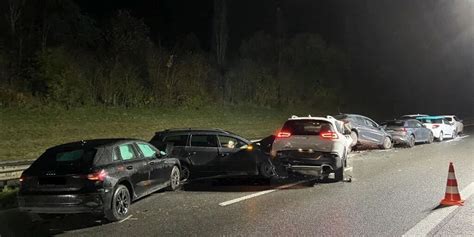 Autobahn A Vier Leichtverletzte Nach Massenkarambolage