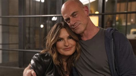 Law Order SVU tem finalmente beijo de Olivia e Stabler Mix de Séries