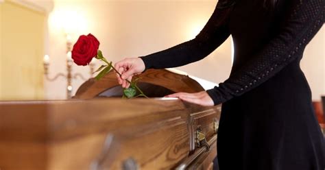 Attending Catholic Funeral First Time What To Expect And Ceremonies