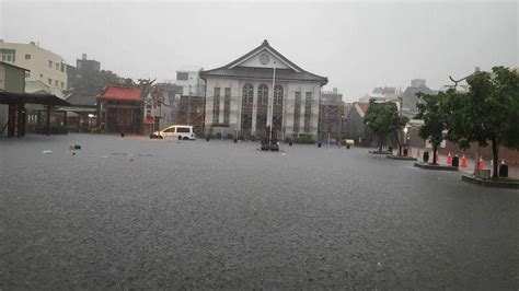 彰化鹿港天后宮廟埕變池塘 老街暴雨一度水淹到大腿 生活 自由時報電子報