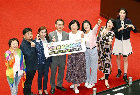Adoption Rights For Same Sex Couples Expanded Taipei Times