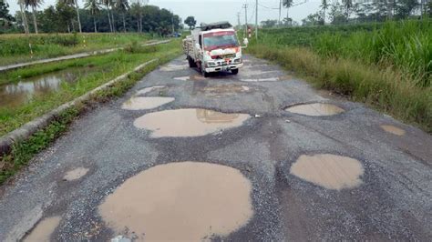 Tak Hanya Di Lampung PUPR Bakal Ambil Alih Perbaikan Jalan Di Daerah