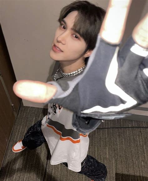 Pin By Xo Dani On NCT Nct Hendery Wayv Nct Hendery Selca