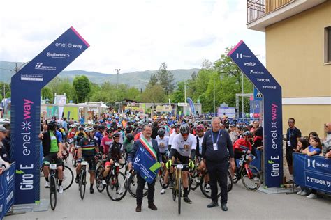 Giro D Italia Oggi L Arrivo A Campo Imperatore Marsilio In Sella Alla