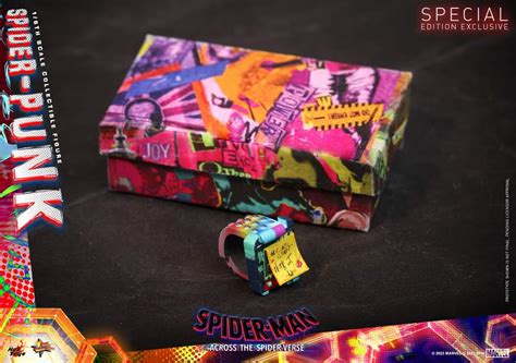 Hot Toys Spider Man ATSV Spider Punk Hobie Brown Collector Freaks