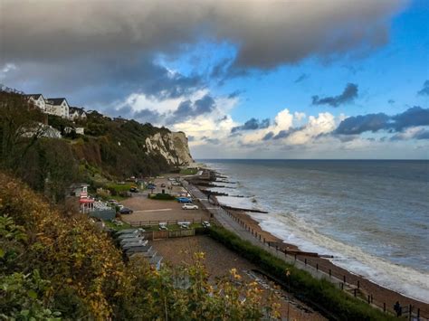 St Margaret`s Bay Photo The Pub And The Cliffs British Beaches