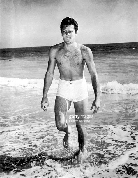 Actor Tony Curtis In Swimsuit Circa 19501955 Tony Curtis Classic