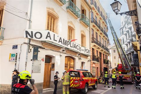 Fotos Un Incendio En La Calle Santa Teresa De Valencia Obliga A