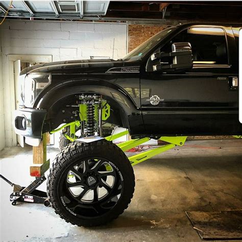 Pin by Dsl Leavell on SUPER DUTY | Big ford trucks, Ford trucks, Lifted ...