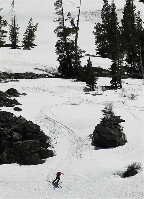 Record Calif. snowpack raises summer flood fear