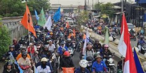 Aliansi Buruh Bekasi Melawan Lakukan Aksi Menuntut Kenaikan Upah Tahun