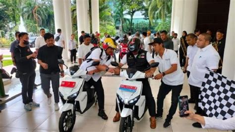 Momen Ridwan Kamil Dan Bobby Nasution Jajal Motor Listrik Jalan Jalan