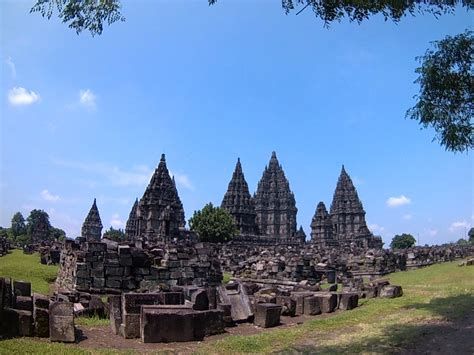 Candi Prambanan - Thousands of Miracles