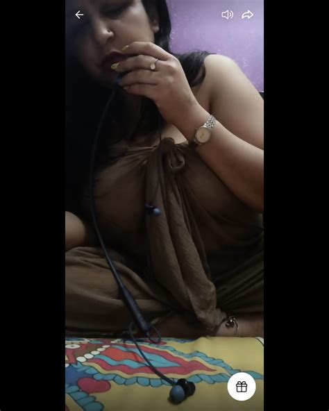 Navya Tango Model Hot Aunty Boobs Covering By Wele