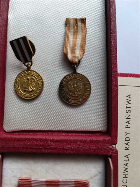 Medal zwycięstwa i wolności 1945 krajowa rada narodowa ZESTAW Nowe