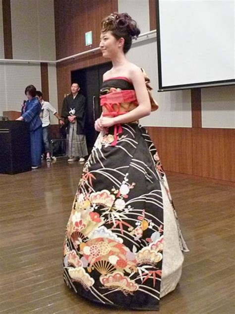 Potret Pengantin Jepang Kenakan Gaun Dengan Balutan Kimono Fashion