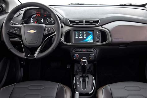 Novo Chevrolet Prisma melhorou o interior, mas não chega a ser um Cruze - AUTO ESPORTE | Notícias