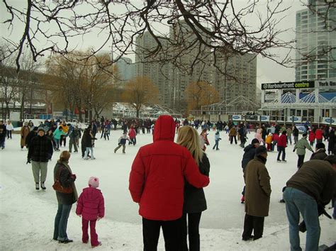 Best Outdoor Skating Rinks in Toronto