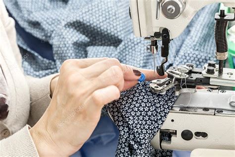 Industrial Sewing Machines With Sewing Machine Operator — Stock Photo