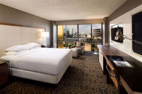 Doubletree Dallas Campbell Centre Hotel in Dallas (TX) - Room Deals ...