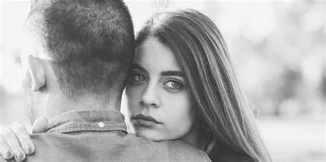 5 Reasons Why You Keep Holding On And Loving Someone Who Doesnt Love You